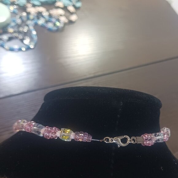 Iridescent cube beaded necklace - Picture 2 of 7